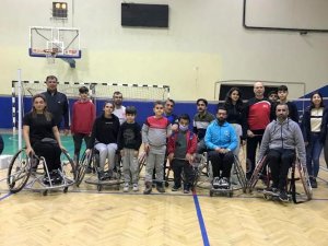 Osmaniye’de Badminton Turnuvası Düzenlendi