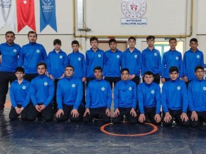 Güreş Şampiyonasında Akçadağ Damgası