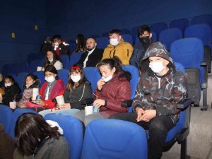 İ̇lk Kez Gittikleri Sinemada “İ̇yi Ki Varsın Eren” Filmini İzlediler