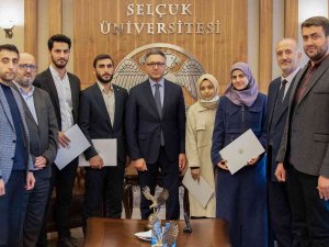 Türkiye Birincisi Öğrencilere, Rektör Aksoy’dan Teşekkür Belgesi