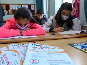 Meram’da 8. Sınıf Öğrencileri Mega Sınavında Ter Döktü