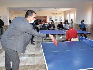 Siverek’te Sokak Hayvanları Yararına Masa Tenisi Turnuvası