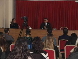 Burhaniye Kaymakamı Memiş, Üniversitelilerle Buluştu