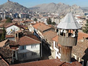 Bir Asırlık Cami Ahşap Minaresi İle Dikkat Çekiyor