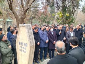 "Kudüs Şairi" Mehmet Akif İ̇nan Mezarı Başında Anıldı
