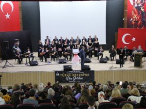 Edremit Belediyesi Yurdun Sesi Korosu Sahne Aldı