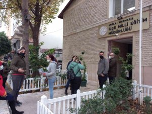 Marmaris’te Veliler ’Depreme Dayanıksız’ Dedikleri Okulun Tahliyesini İstedi