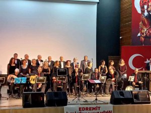 Edremit’te İ̇leri Türk Sanat Müziği Korosu Büyüledi