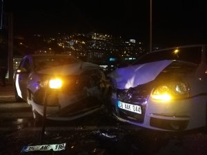 Artvin'de iki otomobilin çarpıştığı kazada 5 kişi yaralandı