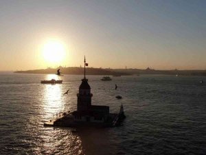 Kız Kulesi’nde Gün Batımı Kartpostallık Görüntüler Oluşturdu
