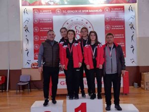 Sakaryalı Öğrenciler Türkiye Masatenisi Şampiyonasına Katılmaya Hak Kazandı