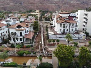 Marmaris Belediyesi Ekipleri İ̇çmeler’de Çalışmalarına Hız Verdi