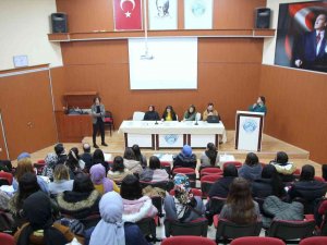 Üniversitede "Kadına Şiddete Birlikte Dur Diyelim" Paneli