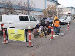 Di̇ski̇ Toptancılar Sitesinde Kanalizasyon Ve Yağmur Suyu Izgaralarında Çalışma Başlattı