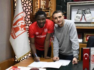 Balıkesirspor, Peter Ambrose İle Profesyonel Sözleşme İmzaladı