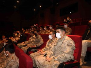 Jandarma Personeli “Kesişme: İ̇yi Ki Varsın Eren” Filmini İzledi