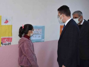 Genç İlçesinde Öğrenciler ’15 Temmuz’ Resim Sergisi Açtı