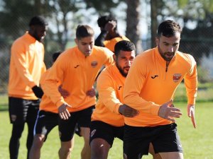 Adanaspor’da 3 Futbolcunun Koronavirüs Testi Pozitif Çıktı