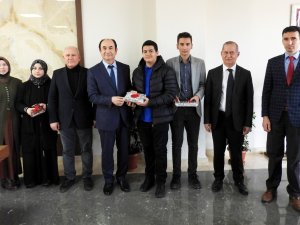 Başarılı Öğrencilere Ödül