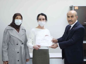 Mardin’de Başarılı Kadın Kursiyerler Sertifikalarını Aldı