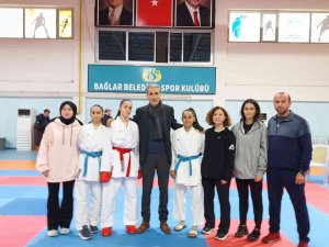 Kız Karate Takımı 4 Altın Madalya İle Rekor Kırdı, Diyarbakır Şampiyonu Oldu