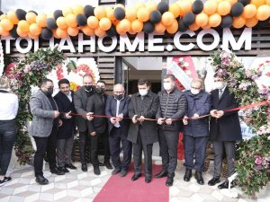 Dünya Markalarıyla Yarışan Kardeşlerin Hikayesini Vali Arslantaş Anlattı