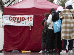 Fransa’da Günlük Vaka Sayısı Yeniden 300 Bin Üzerinde