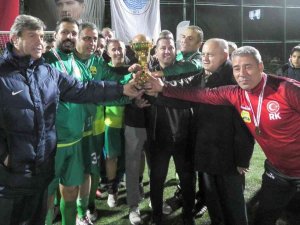 Veteranlar Naftalin Ligi Kurtuluş Kupasında Kupalar Sahiplerini Buldu