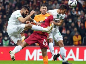 Spor Toto Süper Lig: Galatasray: 0 - Gzt Giresunspor: 1 (İ̇lk Yarı)