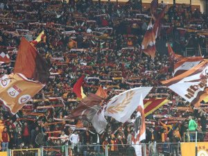 Galatasaraylı Taraftarlardan, Fatih Terim Ve Futbolculara Tepki