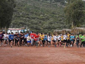 Kuşadası Okullararası Kros Şampiyonası’na Ev Sahipliği Yaptı