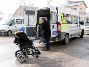 Van Büyükşehir Belediyesi Engelli Öğrenciyi Üniversite Hayallerine Taşıdı
