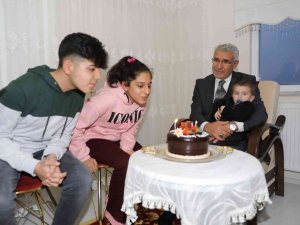 Başkan Güder’den Yetim Kardeşlere Doğum Günü Sürprizi
