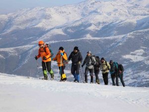 2 Bin 552 Metre Yükseklikteki Yıldız Dağı’na Tırmandılar