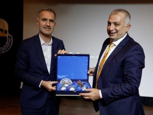 İ̇negöl’de ‘Mavi Vatan’ Söyleşine Yoğun İlgi