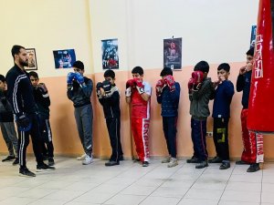 Köy Okullarında Öğrencilere Ücretsiz Boks Eğitimi