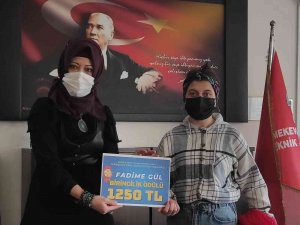 Burdurlu Lise Öğrencisi Şiir Yarışmasında Birinci Oldu