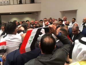 Irak’ta Yeni Meclisin İlk Oturumu Olaylı Geçti