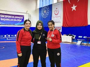 Kozanlı Güreşçi Nazmiye Türkiye 3.sü Oldu