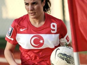 Avrupa’nın En İyi Türk Kadın Futbolcusu Denizli’ye Geliyor