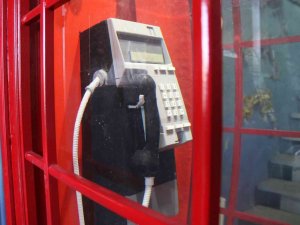 İ̇konik Telefon Kulübesini Akvaryuma Çevirdiler