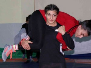 Elvira Türkiye Şampiyonu Oldu