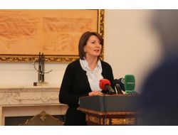 Kosova Cumhurbaşkanı Jahjaga, Gazetecilerle Bir Araya Geldi