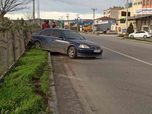 Tıra Çarpan Otomobil Sürücüsü Yaralandı