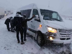 Yüksekova-hakkari Karayolunda Onlarca Araç Mahsur Kaldı