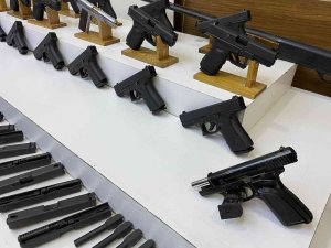İ̇stanbul’da Silah Kaçakçılığı Operasyonu: Samanlıkta Kalaşnikof Bulundu
