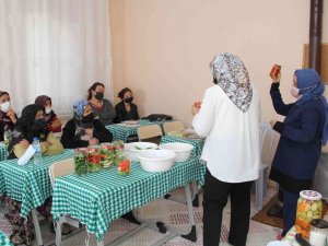 Isparta’da 723 Kadın Çiftçiye Eğitim Veriliyor