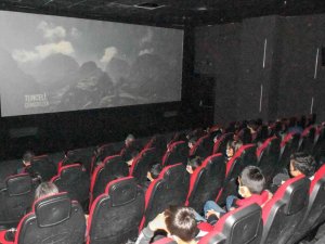 Ünye’de Öğrenciler “Kesişme İ̇yi Ki Varsın Eren” Filmini İzledi