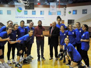 Spor Foto Muhabirine Plaket