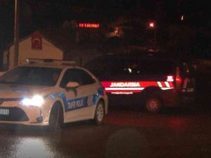 Başkent’te Polis Ekiplerinin Aracını Çalıp Bir Polisi Levyeyle Yaralayan Şüpheli Aranıyor